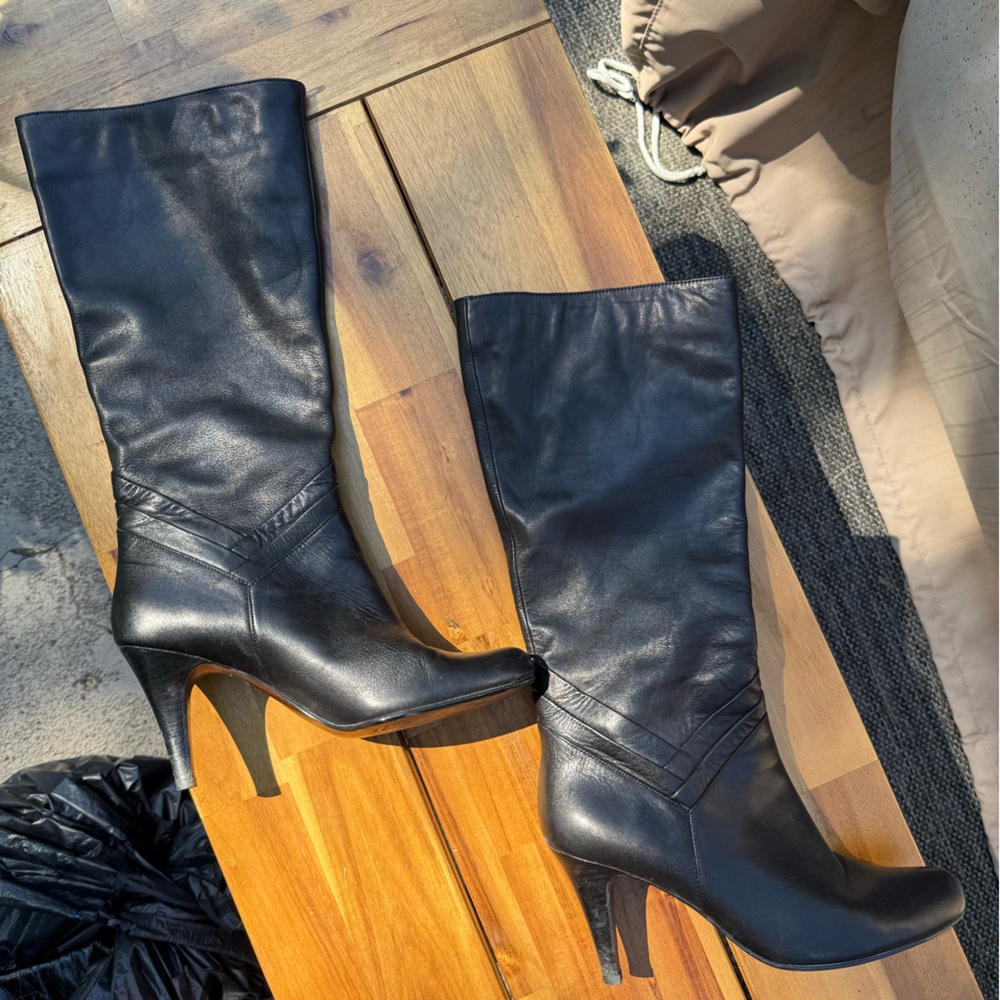 Elegant Black Heeled Boots